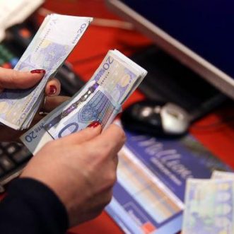 Минфин закупит у Центробанка валюту в огромном количестве